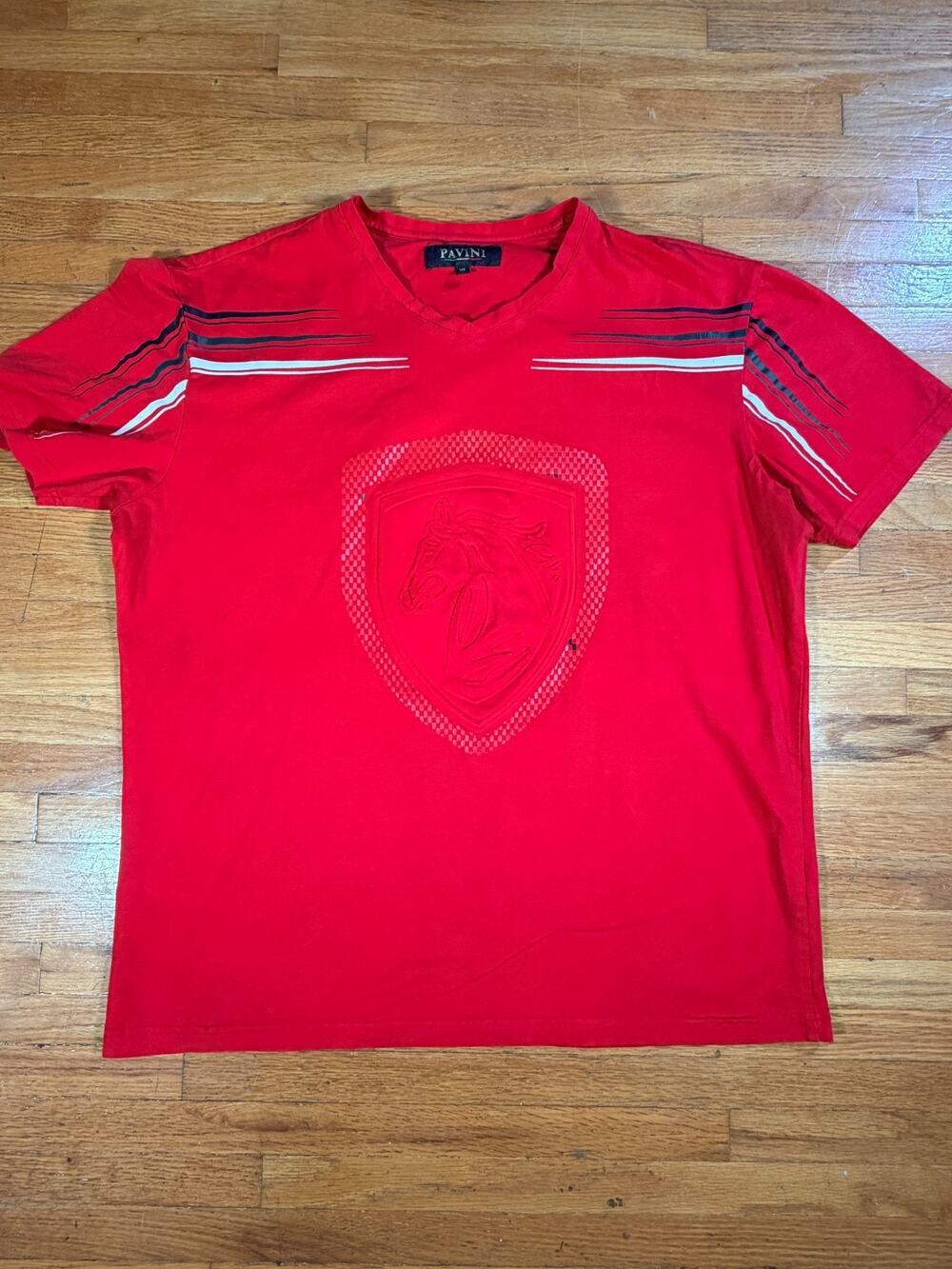 Pavini Men’s XL Red V-Neck T-Shirt Embossed Horse Crest Striped Short Sleeve